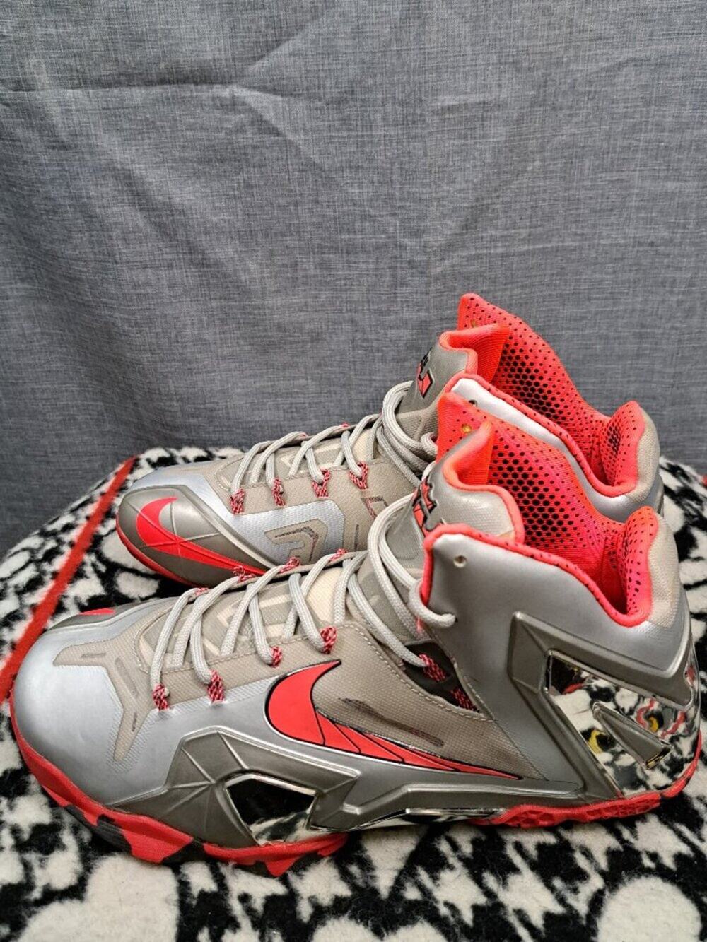 Nike LeBron 11 elite team 642846 001 Size 10 Men